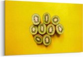 Schilderij - Kiwi's op heldere gele achtergrond — 100x70 cm