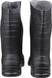 Achterkant van twee zwarte Dunlop kuitlaarzen, met 'dunlopboots.com' op de zool.