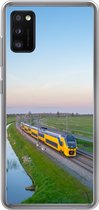 Samsung Galaxy A41 hoesje - Een trein rijdt door een landschap - Siliconen Telefoonhoesje