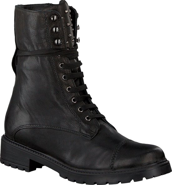 Botte lacée en cuir noir avec clous, lacets et semelle plateforme.