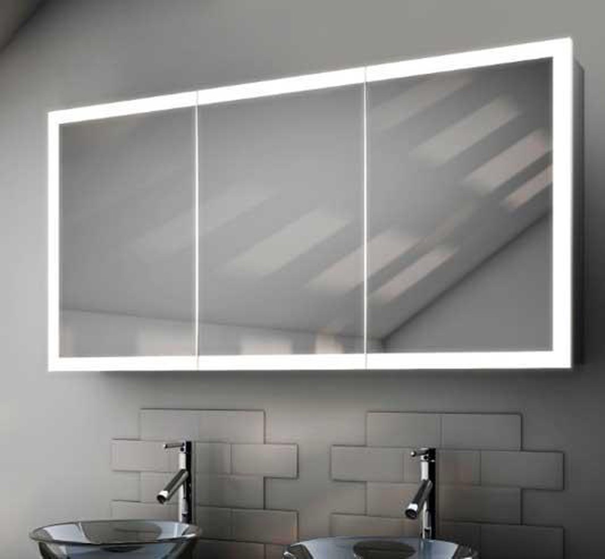 Badkamer spiegelkast met design verlichting spiegelverwarming en  scheerstopcontact... | bol.com