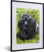 Fotolijst incl. Poster - Een Gorilla loopt door de groene bladeren - 30x40 cm - Posterlijst