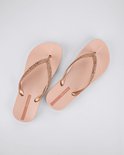 Lichtroze Ipanema teenslippers met glitterbandjes.