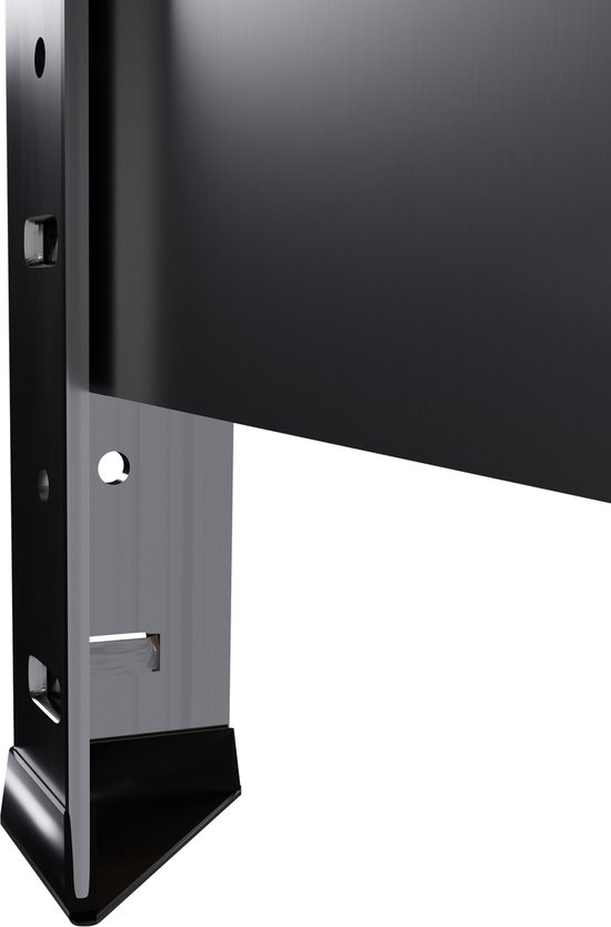Gedetailleerde close-up van een zwart metalen stellingvoet met perforaties.