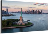 Wanddecoratie Metaal - Aluminium Schilderij Industrieel - New York - Vrijheidsbeeld - Skyline - 160x80 cm - Dibond - Foto op aluminium - Industriële muurdecoratie - Voor de woonkamer/slaapkamer
