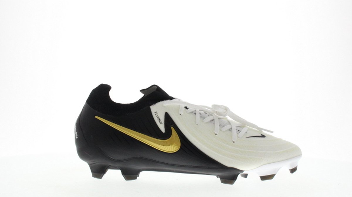 NIKE Phantom GX II Pro FG voetbalschoen voor heren in wit, zwart en metallic goud, met gestroomlijnd ontwerp en veters.