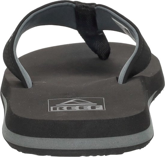 Zwarte Reef teenslipper met grijs gestreepte zool en Reef-logo op de hiel.