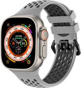 iMoshion Bandje Geschikt voor Apple Watch Bandje Series 1 / 2 / 3 / 4 / 5 / 6 / 7 / 8 / 9 / SE / Ultra (2) - 42 / 44 / 45 / 49 mm - iMoshion Sport band buckle - Grijs