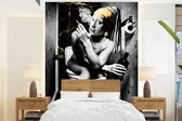 Behang - Fotobehang Marmerlook - Meisje met de parel - Sigaretten - Toilet - Goud - Kunst - Oude meesters - Breedte 160 cm x hoogte 220 cm