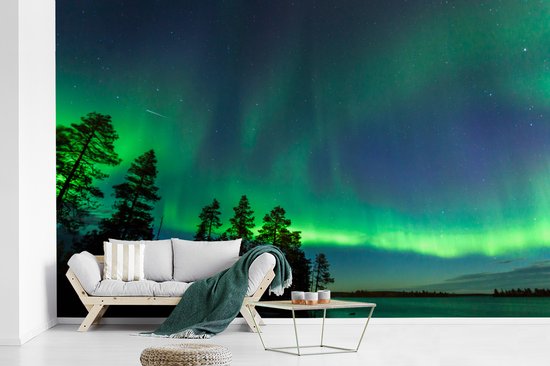 Behang - Fotobehang Het noorderlicht tijdens een nacht in het Finse Lapland - Breedte 405 cm x hoogte 260 cm
