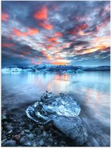 WallClassics - Poster Glanzend – Meerkleurige Lucht boven IJslandschap met Rotsen - 75x100 cm Foto op Posterpapier met Glanzende Afwerking