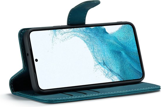 Zijaanzicht van een open turquoise Casemania telefoonhoesje, met een telefoon erin geplaatst.