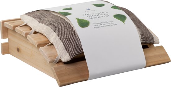 Schuine hoek van een saunahoofdsteun, verpakt met een papieren wikkel met de tekst "PÄÄNALUNEN & PELLAVAINEN".