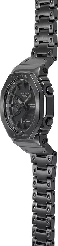 Zijprofiel van zwart G-SHOCK horloge met metalen band en octagonale kast.