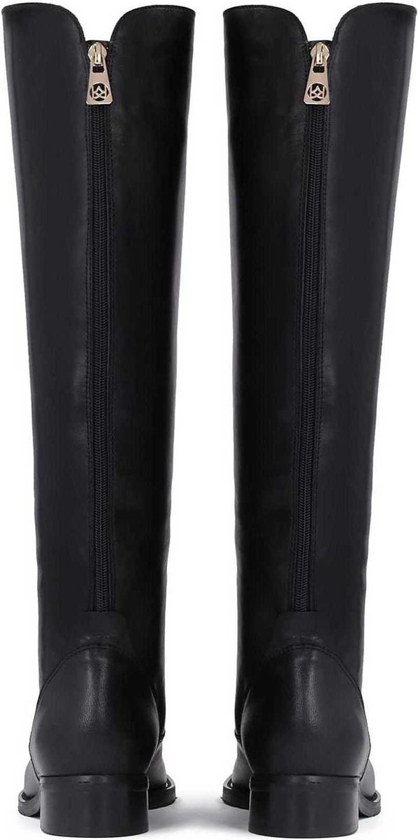 Pointed-toe laarzen zijn dé it-girl schoenen van de winter