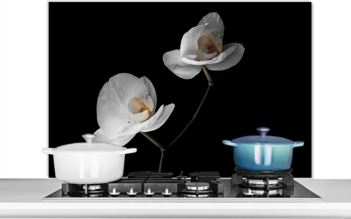 Spatscherm keuken 100x65 cm - Kookplaat achterwand Orchidee - Bloemen - Zwart - Wit - Stilleven - Muurbeschermer - Spatwand fornuis - Hoogwaardig aluminium