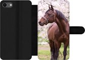 Bookcase Geschikt voor iPhone 7 telefoonhoesje - Paard - Sakura - Halster - Met vakjes - Wallet case met magneetsluiting