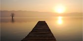Fotobehangkoning - Behang - Vliesbehang - Fotobehang XXL - jetty, lake, sunset… - Pier in het hemelse meer - 550 x 270 cm