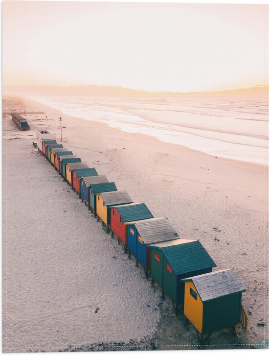 WallClassics - Vlag - Kleine Gekleurde Huisjes op het Strand - 30x40 cm Foto op Polyester Vlag