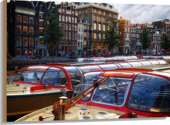 WallClassics - Hout - Toeristenboten in Amsterdamse Grachten - 100x75 cm - 12 mm dik - Foto op Hout (Met Ophangsysteem)