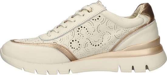 Côté de basket Pikolinos en cuir écru avec accents cuivre et perforations. Fermeture éclair.