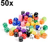 50 STUKS GEKLEURDE Dobbelstenen Set