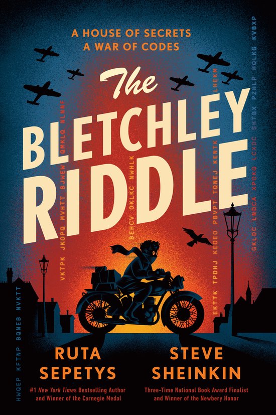 Boekomslag van 'The Bletchley Riddle' met de titel in grote letters, een jongen op een motor en vliegtuigen aan de hemel.