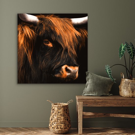 Aluminium schilderij 90x90 cm - Wanddecoratie metaal - Schotse hooglander - Zwart - Koe - Hoorn - Dieren - Metalen muurdecoratie woonkamer - Decoratie industrieel - Foto op dibond - Industriële accessoires slaapkamer