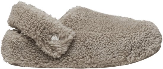Sabots Crocs gris flous avec bride pivotante et bouton logo.