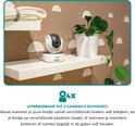 Witte babyfoon camera op een plank in een kinderkamer met zonprint op de muur. 'Uitbreidbaar tot 4 camera's' icoon.