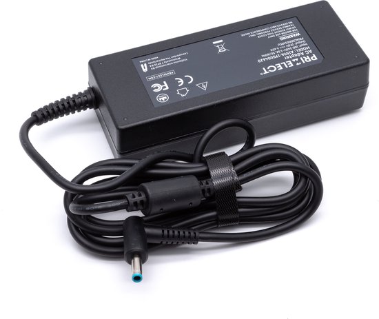 Zwarte laptop oplader met opgerolde kabel en blauwe connector.