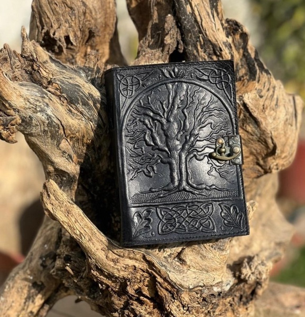 Boutique Trukado - Zwarte Levensboom Leren Dagboek - Handgemaakt - Leren Journal - Black Tree of Life - 18 x 13cm
