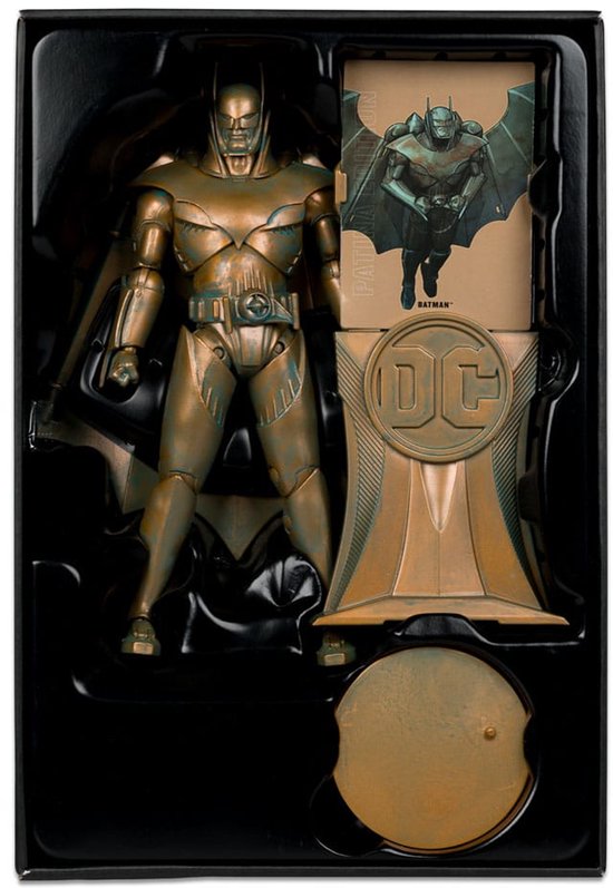 Actiefiguur van Batman in verpakking, met kaart en displaystandaard.