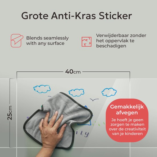 Een hand veegt een raam schoon met een grijze doek. Afmetingen 25x40cm. Tekst: 'Grote Anti-Kras Sticker', 'Gemakkelijk afvegen'.