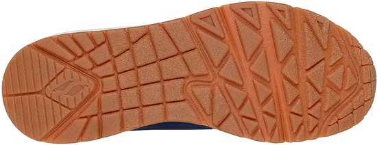 Onderkant van de Skechers sneaker met een bruine, gripvaste rubberen profielzool.