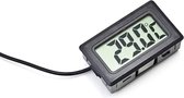 Digitale Aquarium Thermometer - -5ºC t/m +70ºC - 1 Meter Kabel - water Temperatuur celsius meter - geschikt voor aquarium, zwembad, koelkast - digitaal - Binnen & Buiten - Groot Meetbereik - Zwart - met Meetsonde, sonde - Klein