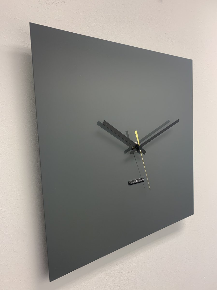 Wandklok CHANTALBRANDO -- TIME SQUARE 40 -- NARDO GREY -- MODERN DESIGN -- MADE IN HOLLAND - HOOGGLANS GRIJS