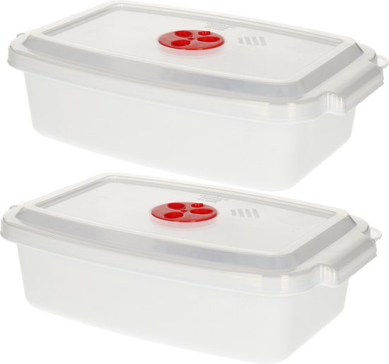 Twee witte rechthoekige magnetronbakken van 1,6 liter, met transparante deksels en rode ventielen.