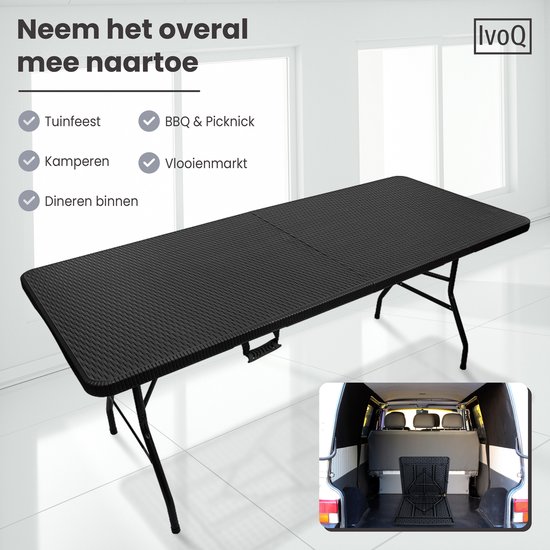 Zwarte klaptafel met rotan-look, staand in een open bus.