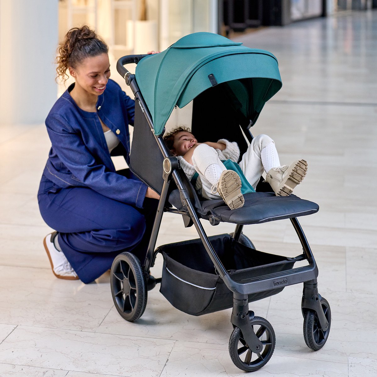 Lionelo Mira - Kinderwagen - Wandelwagen - Voor Kinderen tot 22 kg - Voorwielen 360° - Verstelbare Rugleuning & Handgreep - Waterdichte XXL Luifel met UPF50+ - 5-Puntsgordel - Grote Off-Road Wielen - Volledige Schokdemping - Compact Opvouwbaar – foto 8