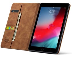 CaseMania Bookcase hoesje met Standaard geschikt voor iPad 10.2 (7e t/m 9e generatie) - Effen Cogac Bruin - Kunstleer