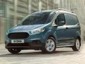 Fourgonnette Ford Transit Courier turquoise roulant dans la rue. plaque d'immatriculation III OHA.