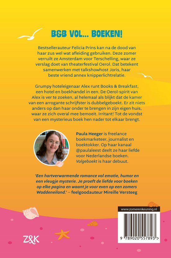 De achterkant van 'Volgeboekt' bevat tekst, een portret van de auteur Paula Heeger en een QR-code. De achtergrond is felgekleurd met meeuwen en zeesterren.