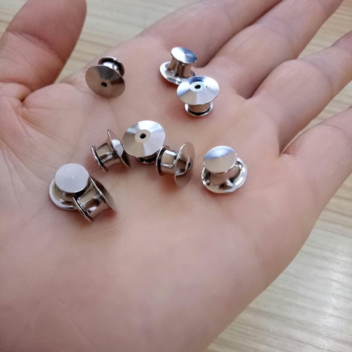 30 stuks pin keeper pin sluitingen schroeven sluitpennen metalen pin rug aanstekker sluiting pin locker met 3 moersleutels pin back-vergrendeling voor sieraden broche naambordje (6 x 5 mm