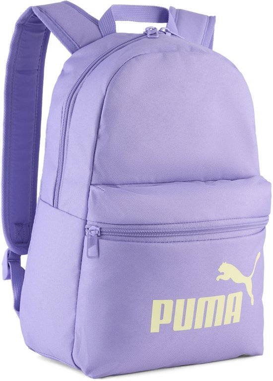 Sac à dos violet clair avec logo PUMA jaune sur le devant et une poche avant zippée.