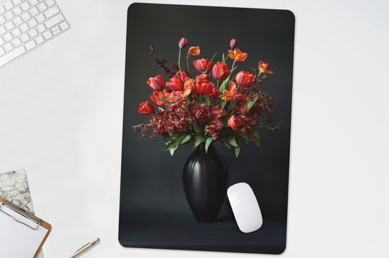 Bureau onderlegger 40x60 cm - Muismat Boeket - Tulpen - Vaas - Rood - Bureaulegger xl - Desk mat beschermer - Computer muismatten
