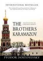 Boek "The Brothers Karamazov" van Fyodor Dostoyevsky, met een internationale bestseller-tekst en een afbeelding van een Russische kerk met gouden koepel.