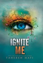 Boekomslag met een oog, omringd door planten, bloemen en vogels. Tekst: FEAR WILL LEARN TO FEAR ME, IGNITE ME, NEW YORK TIMES BESTSELLING AUTHOR, TAHEREH MAFI.