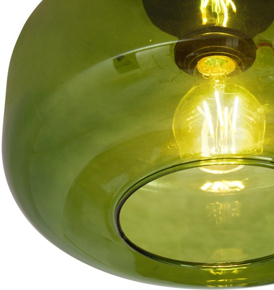 Gedetailleerde close-up van de glazen kap en lichtbron van een groene plafondlamp.