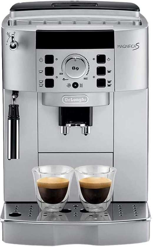 Zilverkleurige De'Longhi Magnifica S volautomatische espressomachine met twee glazen espresso.